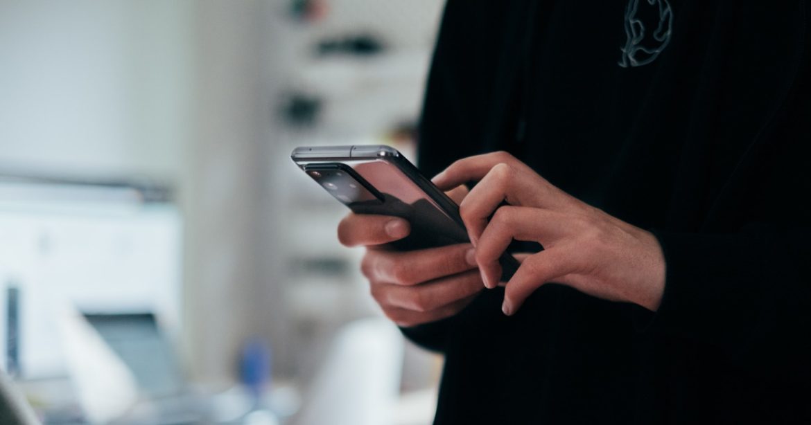 Android Vs. iOS – Which One Should You Go for? Android Vs. iOS - Which One Should You Go for?