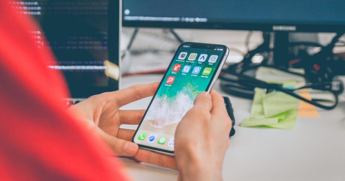 Top 4 Graphic Design Apps for iPhone and Android Top 4 Graphic Design Apps for iPhone and Android